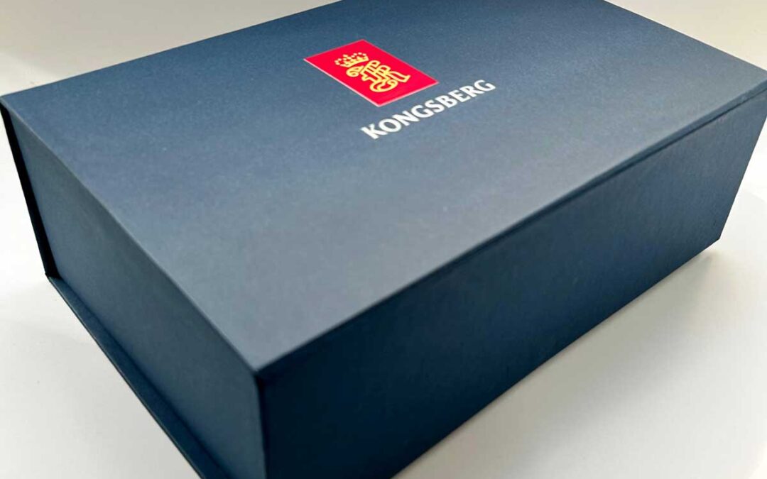 Kit de boas-vindas corporativo para onboarding no setor de energia com caixa personalizada produzida pela Copy House no RJ.