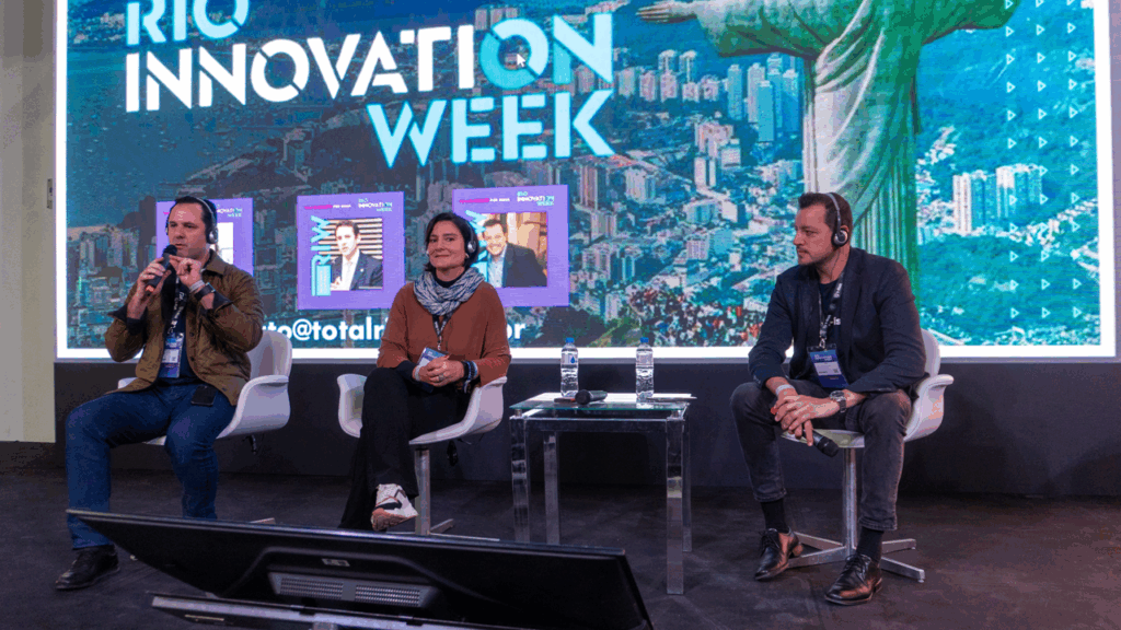 Speakers at Rio Innovation Week conference in Rio de Janeiro discussing innovation and technology. Copy House provides event printing, bilingual service, and delivery for international companies attending trade shows and conventions in Brazil.