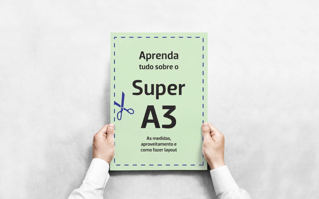 Pessoa segurando folha com formato Super A3 – Impressão Digital Copy House Rio de Janeiro
