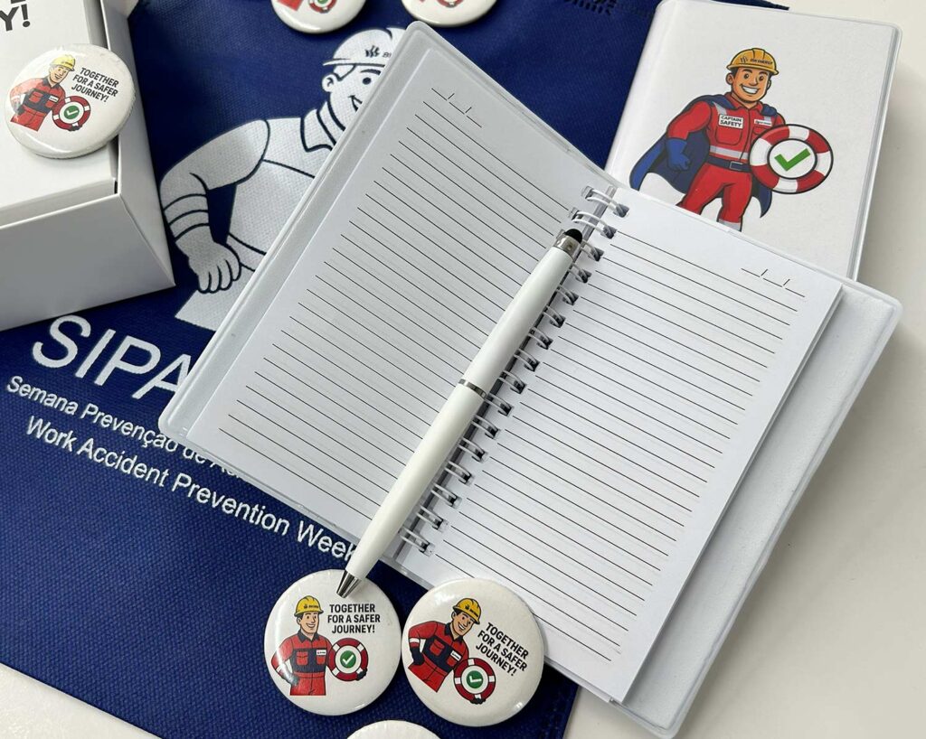 Kit SIPAT sustentável com brindes ecológicos e impressão em papel certificado produzido pela Copy House